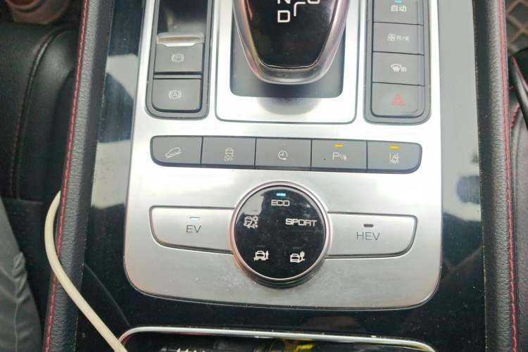 Used BYD Tang New Energy 2018 DM 2.0T All-Wheel Drive Smart Connect Advanced Model 7 Seats China V Emission Standard Vehicle Key