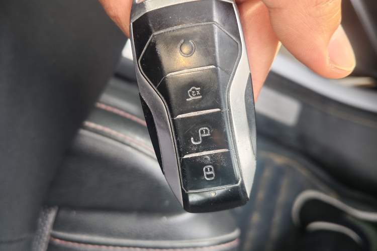 Used BYD Tang New Energy 2018 DM 2.0T All-Wheel Drive Smart Connectivity Enjoyment Model 5 Seats China V Emission Standard Vehicle Key