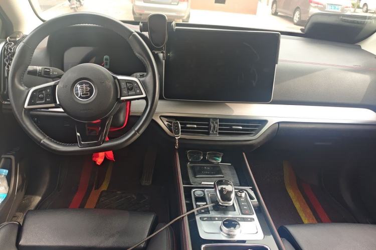 Used BYD Tang New Energy 2019 EV600D Four-Wheel Drive Smart Connectivity Leading Model Center Console