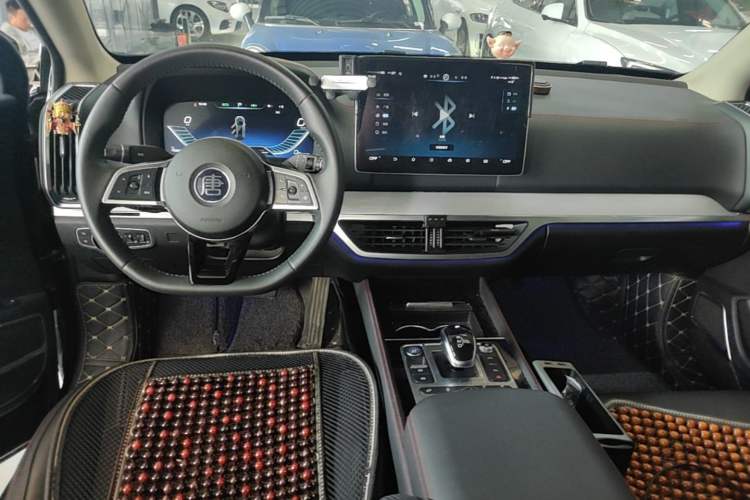 Used BYD Tang New Energy 2019 DM 2.0T All-Wheel Drive Smart Connect Enjoyment Model 5 Seats China VI Standard Center Console