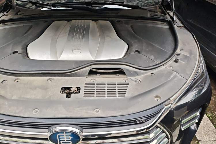 Used BYD Tang New Energy 2019 DM 2.0T All-Wheel Drive Connected Leading Model 7 Seats China VI Standard Engine Bay Left