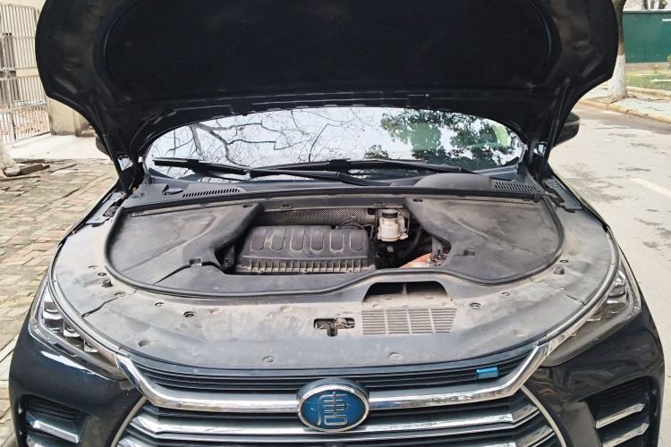 Used BYD Tang New Energy 2019 DM 2.0T All-Wheel Drive Connected Innovation Edition 7 Seats China VI Standard Engine Bay