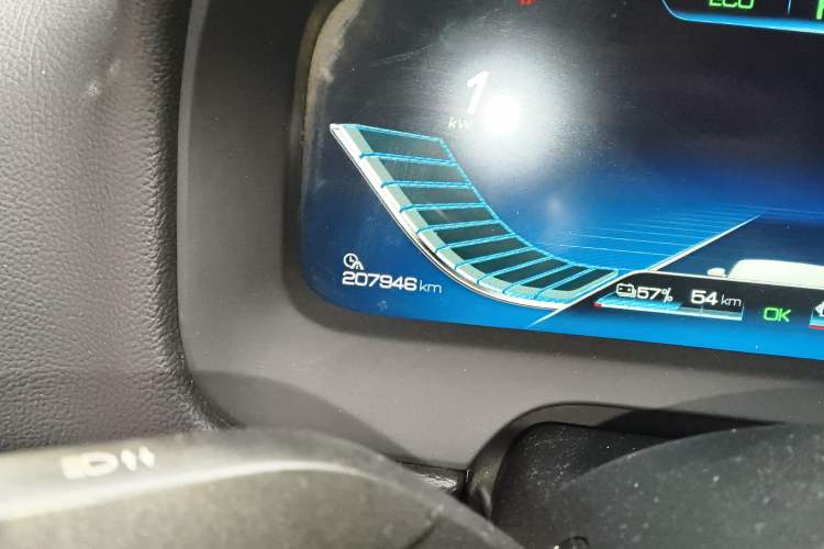 Used BYD Tang New Energy 2019 DM 2.0T All-Wheel Drive Connected Innovation Edition 7 Seats China VI Standard Odometer Close Up