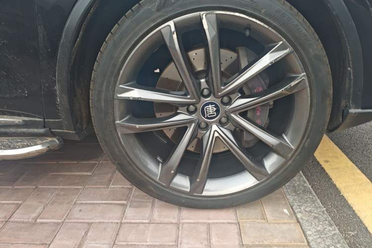 Used BYD Tang New Energy 2019 EV600D Four-Wheel Drive Smart Connectivity Leading Model Right Front Wheel Hub