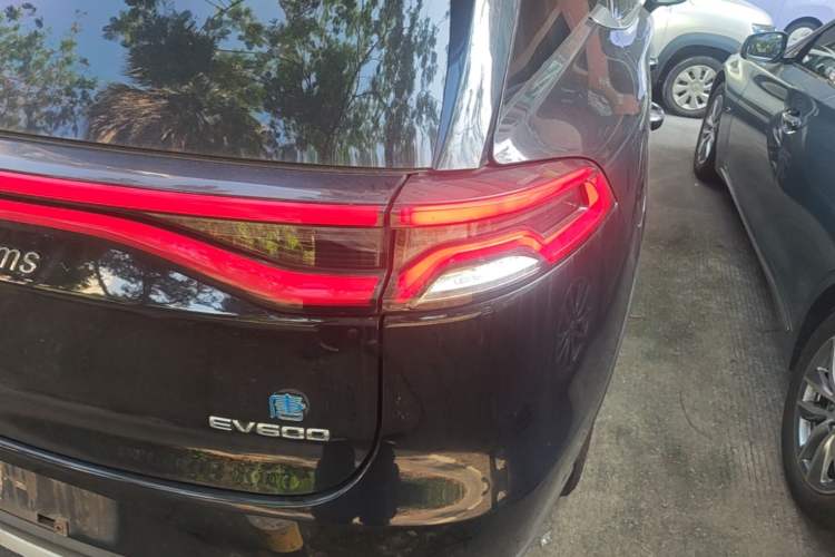 Used BYD Tang New Energy 2019 EV600D Four-Wheel Drive Smart Connect Genesis Edition Right Rear Taillight