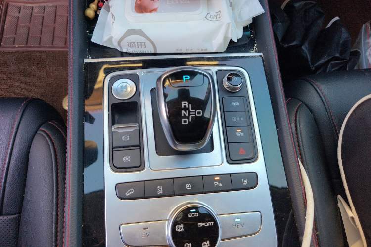 Used BYD Tang New Energy 2019 DM 2.0T All-Wheel Drive Smart Connectivity Enjoyment Model 7 Seats China VI Standard Gear Lever