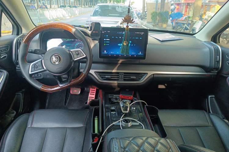 Used BYD Tang New Energy 2019 DM 2.0T All-Wheel Drive Smart Connectivity Enjoyment Model 7 Seats China VI Standard Center Console
