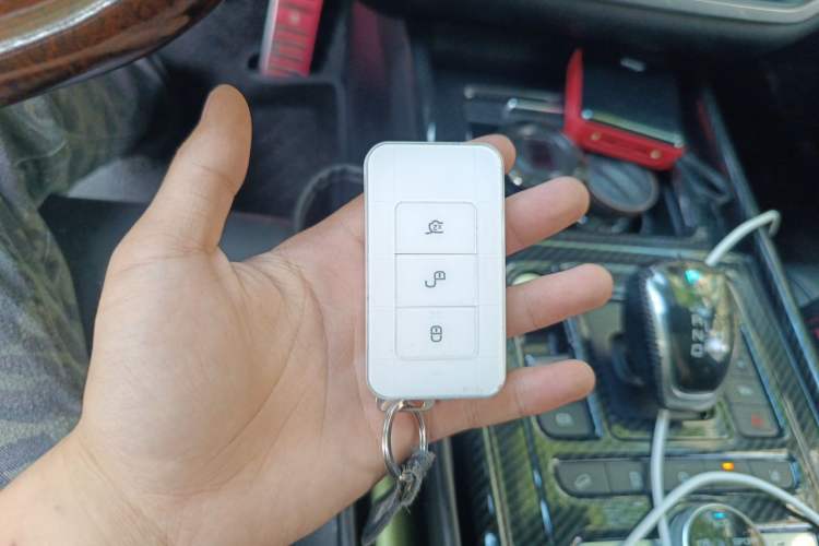 Used BYD Tang New Energy 2019 DM 2.0T All-Wheel Drive Smart Connectivity Enjoyment Model 7 Seats China VI Standard Vehicle Key