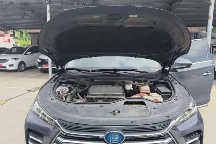 Used BYD Tang New Energy 2019 DM 2.0T All-Wheel Drive Smart Connectivity Enjoyment Model 7 Seats China VI Standard Engine Bay