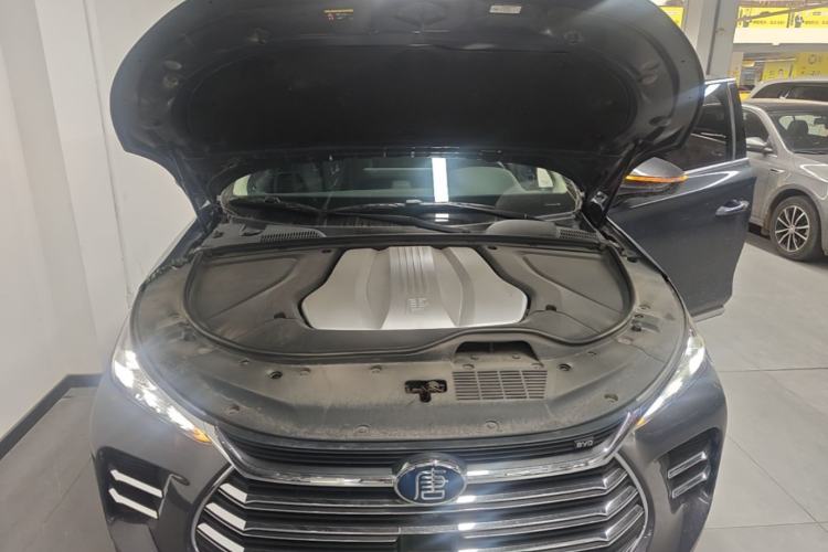 Used BYD Tang New Energy 2019 DM 2.0T All-Wheel Drive Connected Innovation Edition 7 Seats China VI Standard Engine Bay