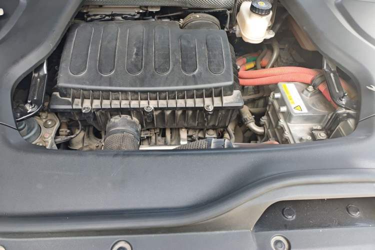 Used BYD Tang New Energy 2019 DM 2.0T All-Wheel Drive Connected Leading Model 7 Seats China VI Standard Engine Bay