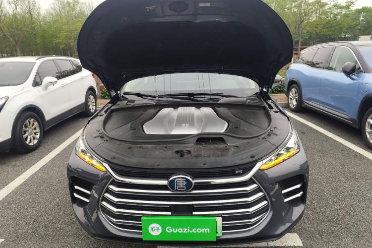 Used BYD Tang New Energy 2019 DM 2.0T All-Wheel Drive Connected Innovation Edition 7 Seats China VI Standard Engine Bay