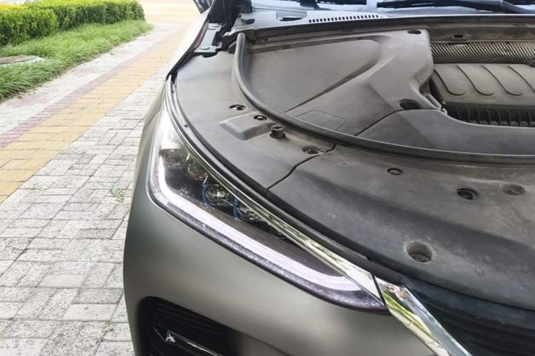 Used BYD Tang New Energy 2019 DM 2.0T All-Wheel Drive Connected Leading Model 7 Seats China VI Standard Engine Bay Right