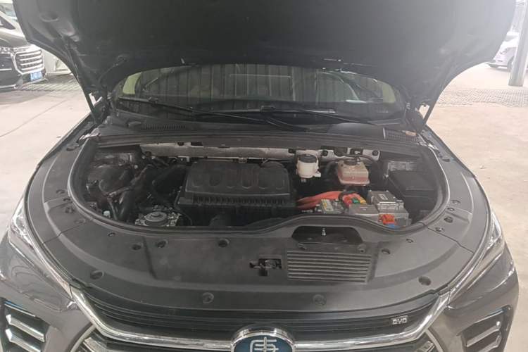 Used BYD Tang New Energy 2019 DM 2.0T All-Wheel Drive Smart Connect & Enjoyment Model 6 Seats China VI Standard Engine Bay
