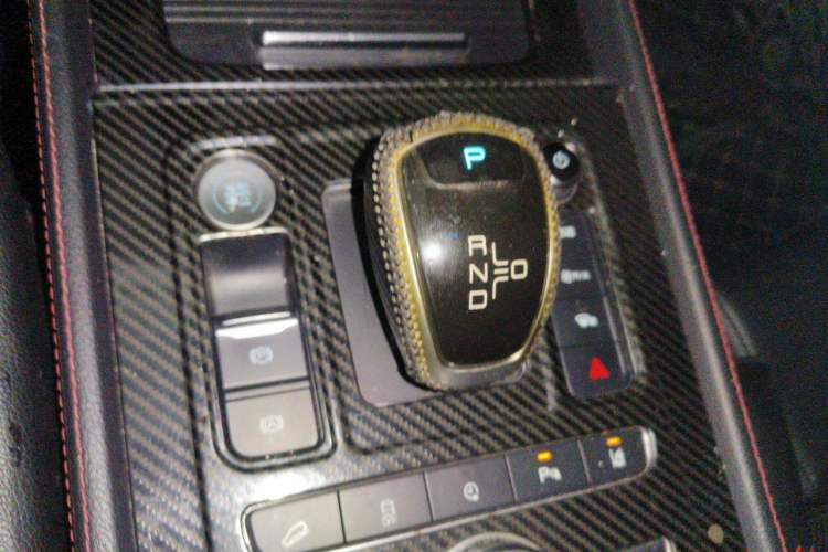 Used BYD Tang New Energy 2019 DM 2.0T All-Wheel Drive Connected Innovation Edition 7 Seats China VI Standard Gear Lever