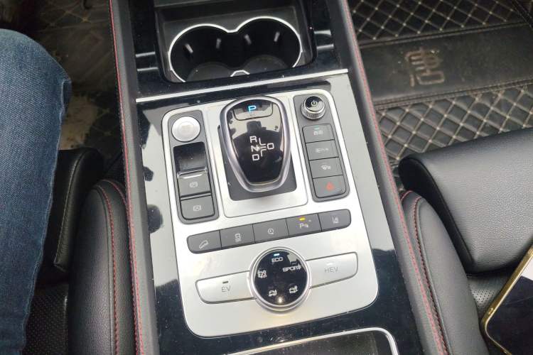Used BYD Tang New Energy 2019 DM 2.0T All-Wheel Drive Connected Innovation Edition 7 Seats China VI Standard Gear Lever