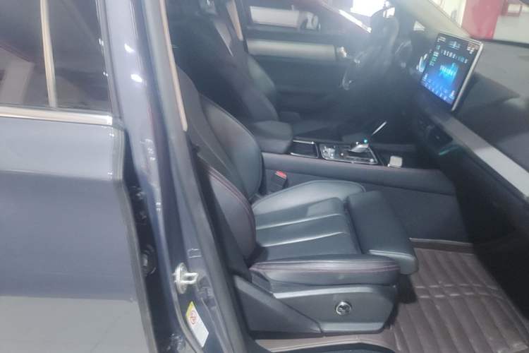 Used BYD Tang New Energy 2019 DM 2.0T All-Wheel Drive Connected Leading Model 7 Seats China VI Standard Right Front Seat