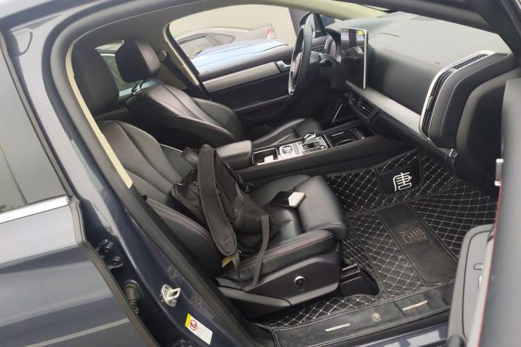 Used BYD Tang New Energy 2019 DM 2.0T All-Wheel Drive Connected Innovation Edition 7 Seats China VI Standard Right Front Seat