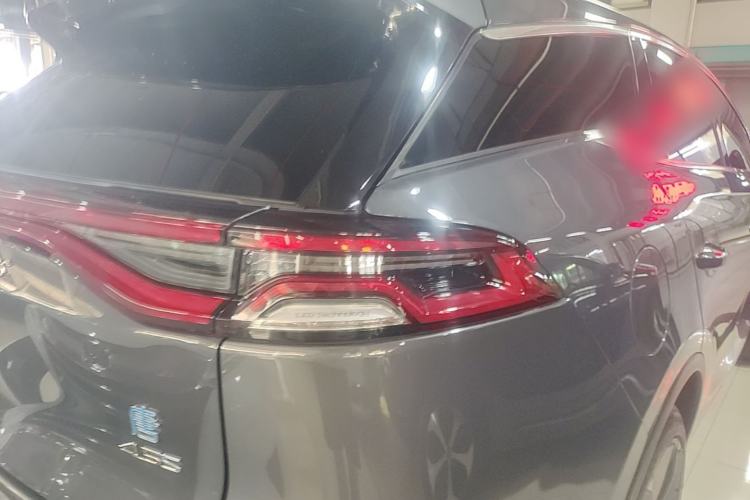 Used BYD Tang New Energy 2019 DM 2.0T All-Wheel Drive Connected Leading Model 7 Seats China VI Standard Right Rear Taillight