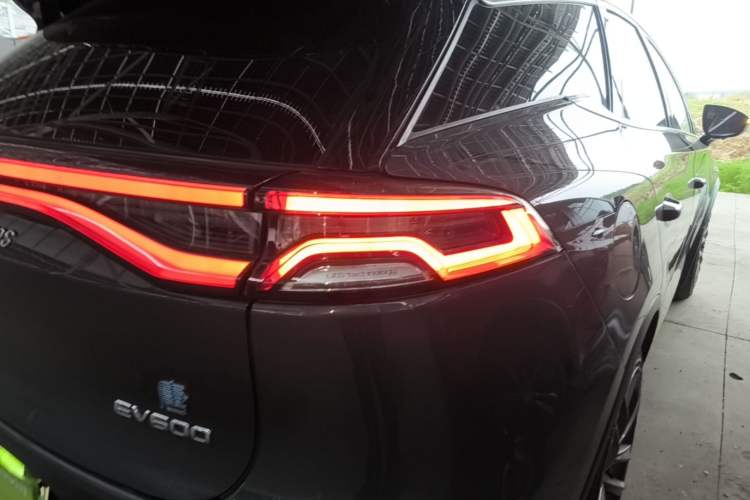 Used BYD Tang New Energy 2019 EV600D Four-Wheel Drive Smart Connect Genesis Edition Right Rear Taillight