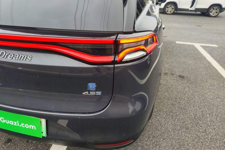 Used BYD Tang New Energy 2019 DM 2.0T All-Wheel Drive Connected Innovation Edition 7 Seats China VI Standard Right Rear Taillight