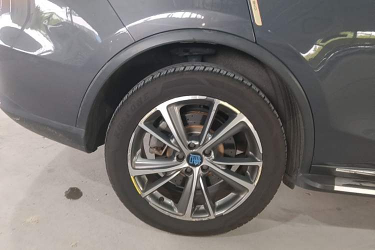 Used BYD Tang New Energy 2019 DM 2.0T All-Wheel Drive Smart Connect & Enjoyment Model 6 Seats China VI Standard Right Rear Wheel Hub