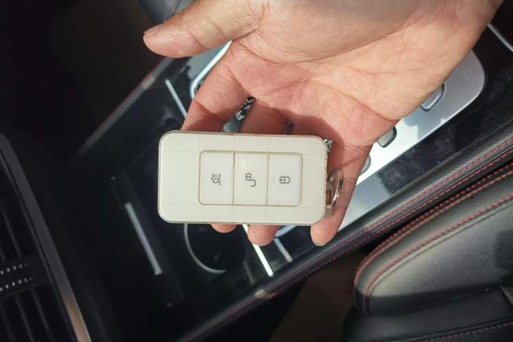 Used BYD Tang New Energy 2019 DM 2.0T All-Wheel Drive Smart Connectivity Enjoyment Model 7 Seats China VI Standard Vehicle Key