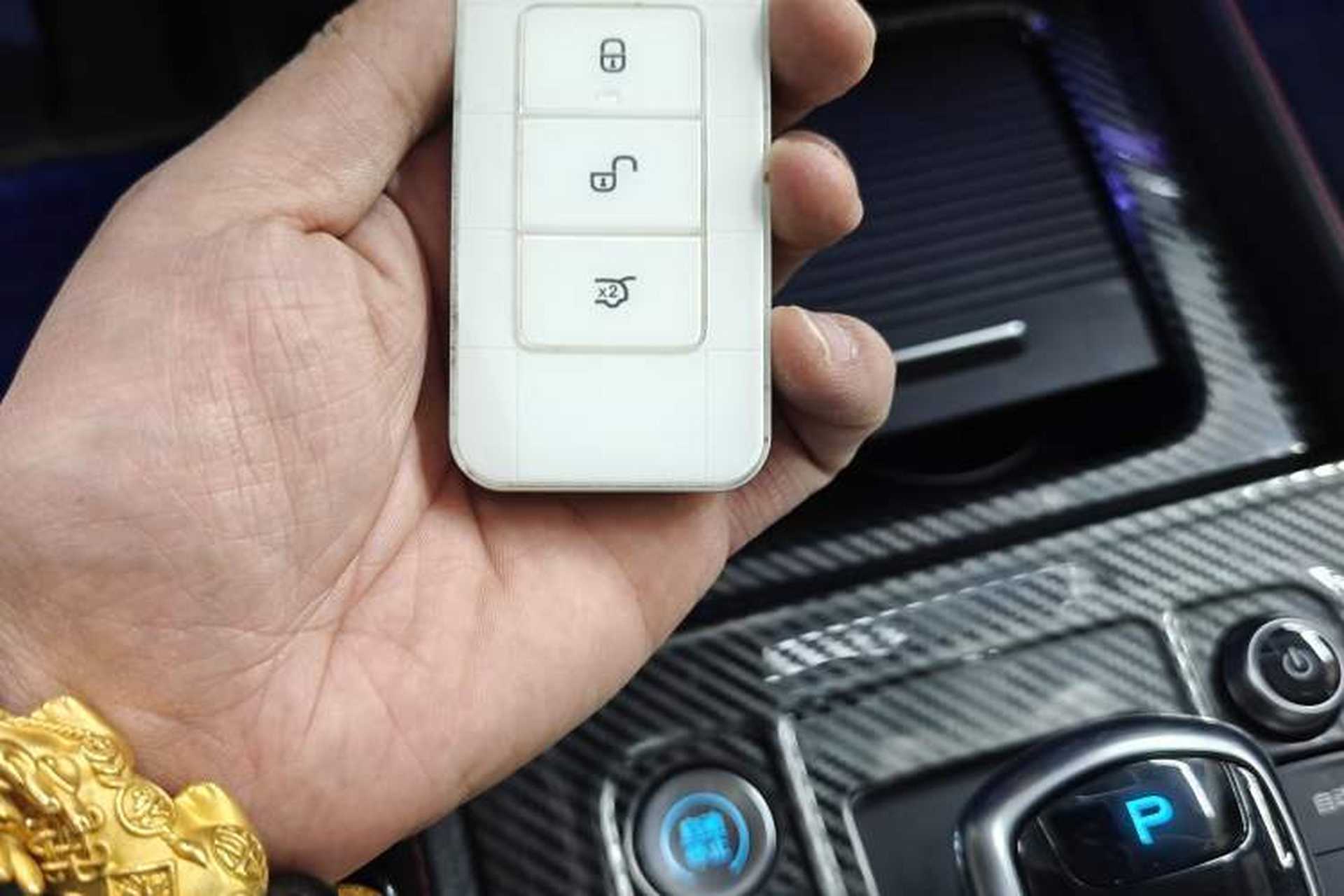 Used BYD Tang New Energy 2019 DM 2.0T All-Wheel Drive Connected Leading Model 7 Seats China VI Standard Vehicle Key