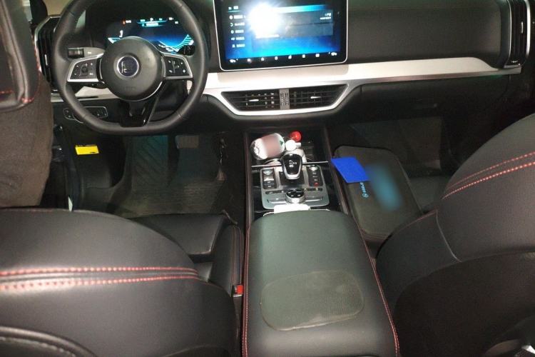 Used BYD Tang New Energy 2019 DM 2.0T All-Wheel Drive Connected Innovation Edition 7 Seats China VI Standard Center Console