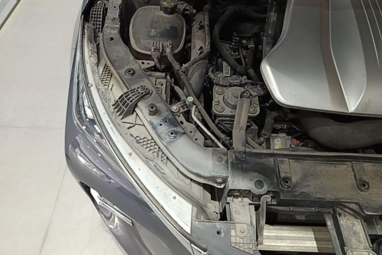 Used BYD Tang New Energy 2019 DM 2.0T All-Wheel Drive Connected Innovation Edition 7 Seats China VI Standard Engine Bay Right