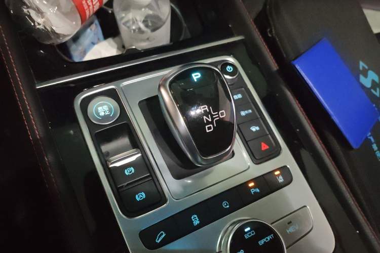 Used BYD Tang New Energy 2019 DM 2.0T All-Wheel Drive Connected Innovation Edition 7 Seats China VI Standard Gear Lever