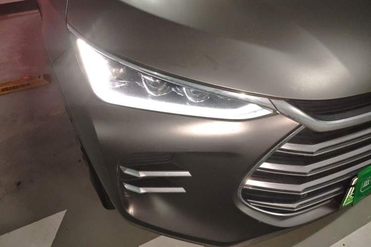 Used BYD Tang New Energy 2019 DM 2.0T All-Wheel Drive Connected Innovation Edition 7 Seats China VI Standard Right Front Headlight