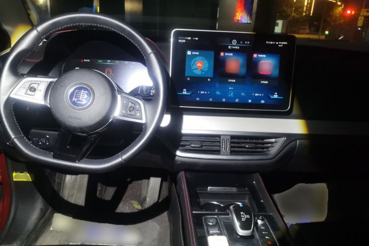 Used BYD Tang New Energy 2019 DM 2.0T All-Wheel Drive Connected Leading Model 7 Seats China VI Standard Center Console