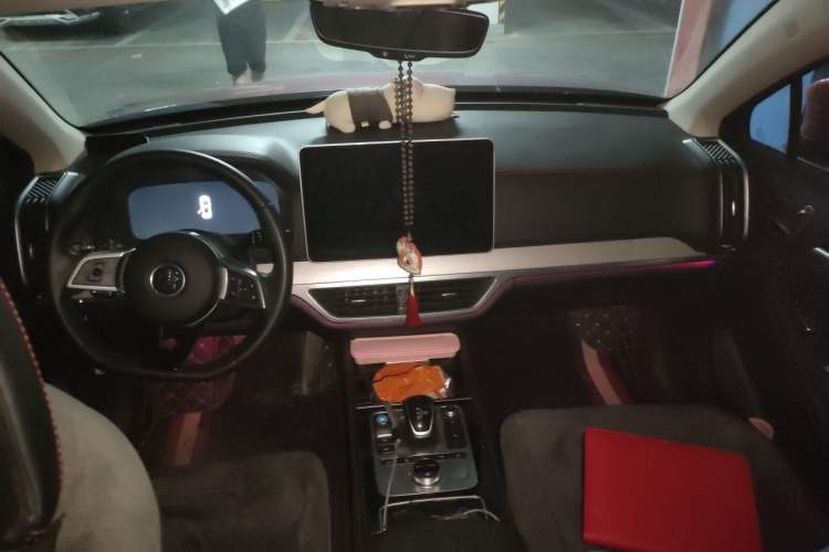 Used BYD Tang New Energy 2019 EV600D Four-Wheel Drive Smart Connectivity Leading Model Center Console
