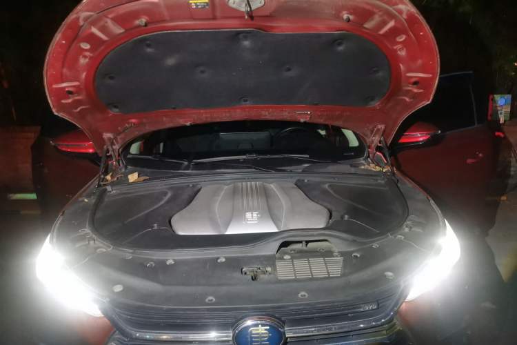 Used BYD Tang New Energy 2019 DM 2.0T All-Wheel Drive Connected Leading Model 7 Seats China VI Standard Engine Bay