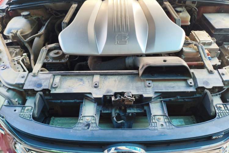 Used BYD Tang New Energy 2019 DM 2.0T All-Wheel Drive Connected Innovation Edition 7 Seats China VI Standard Engine Bay