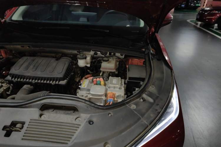 Used BYD Tang New Energy 2019 DM 2.0T All-Wheel Drive Smart Connectivity Enjoyment Model 7 Seats China VI Standard Engine Bay Left