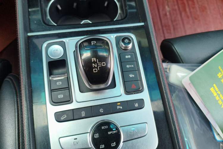Used BYD Tang New Energy 2019 DM 2.0T All-Wheel Drive Connected Innovation Edition 7 Seats China VI Standard Gear Lever