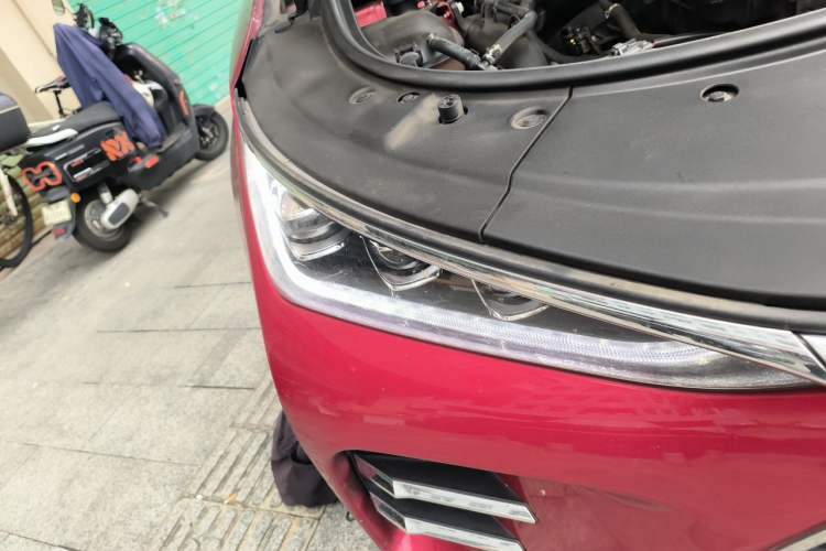 Used BYD Tang New Energy 2019 DM 2.0T All-Wheel Drive Smart Connectivity Enjoyment Model 7 Seats China VI Standard Right Front Headlight