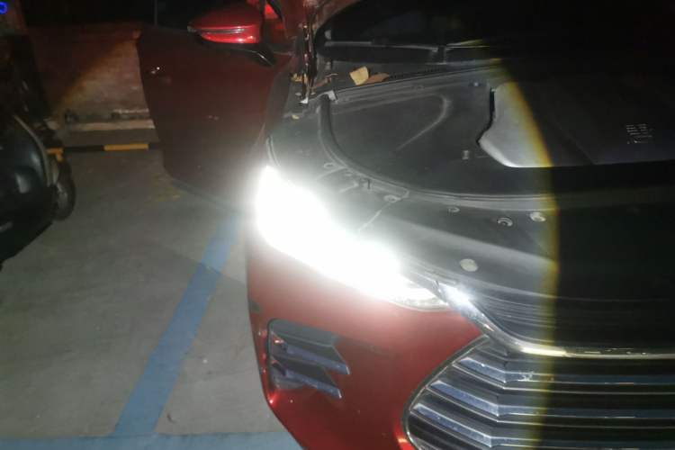 Used BYD Tang New Energy 2019 DM 2.0T All-Wheel Drive Connected Leading Model 7 Seats China VI Standard Right Front Headlight