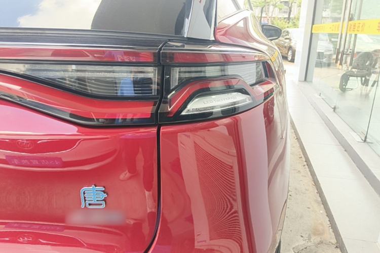 Used BYD Tang New Energy 2019 DM 2.0T All-Wheel Drive Smart Connectivity Enjoyment Model 7 Seats China VI Standard Right Rear Taillight