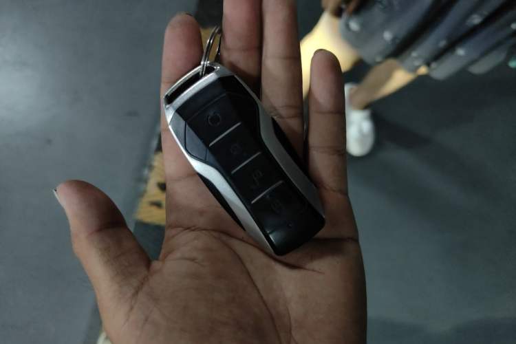Used BYD Tang New Energy 2019 DM 2.0T All-Wheel Drive Smart Connectivity Enjoyment Model 7 Seats China VI Standard Vehicle Key