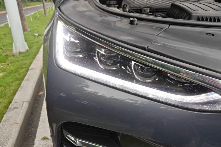 Used BYD Tang New Energy 2019 DM 2.0T All-Wheel Drive Smart Connectivity Enjoyment Model 7 Seats China VI Standard Right Front Headlight