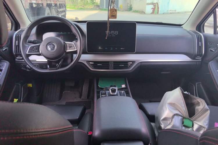 Used BYD Tang New Energy 2019 DM 2.0T All-Wheel Drive Connected Innovation Edition 7 Seats China VI Standard Center Console