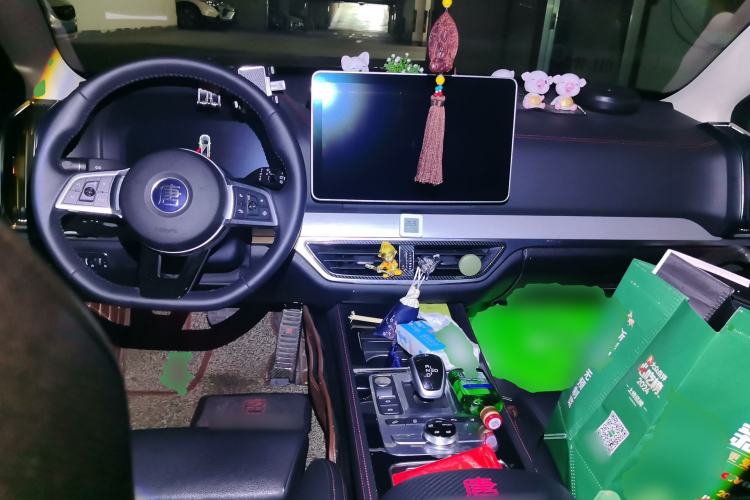 Used BYD Tang New Energy 2019 DM 2.0T All-Wheel Drive Connected Innovation Edition 7 Seats China VI Standard Center Console