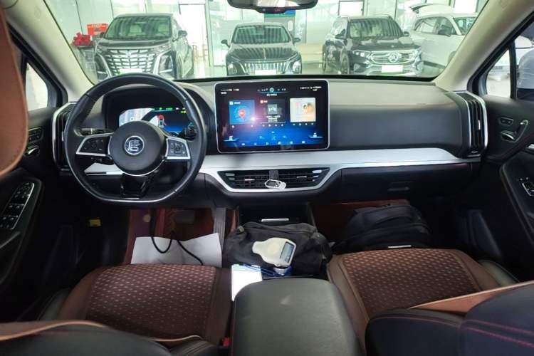 Used BYD Tang New Energy 2019 EV600D Four-Wheel Drive Smart Connect Genesis Edition Center Console