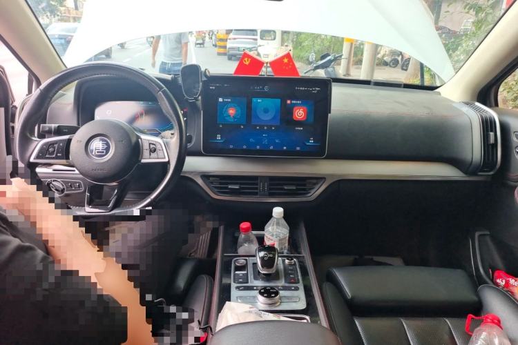 Used BYD Tang New Energy 2019 DM 2.0T All-Wheel Drive Connected Leading Model 7 Seats China VI Standard Center Console