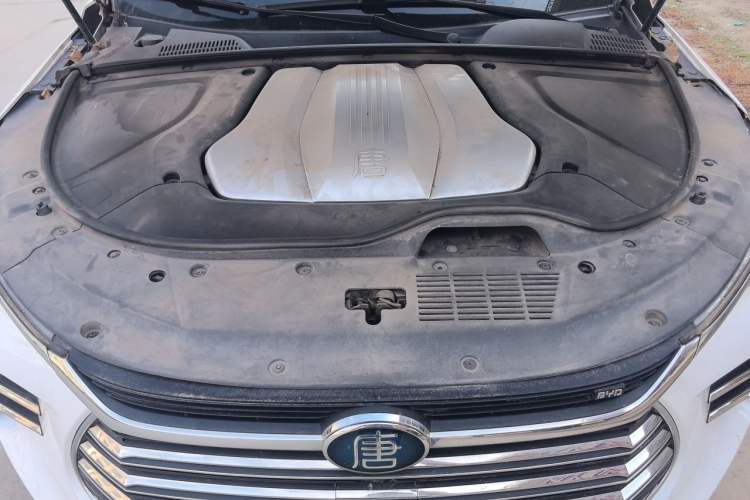 Used BYD Tang New Energy 2019 DM 2.0T All-Wheel Drive Connected Innovation Edition 7 Seats China VI Standard Engine Bay