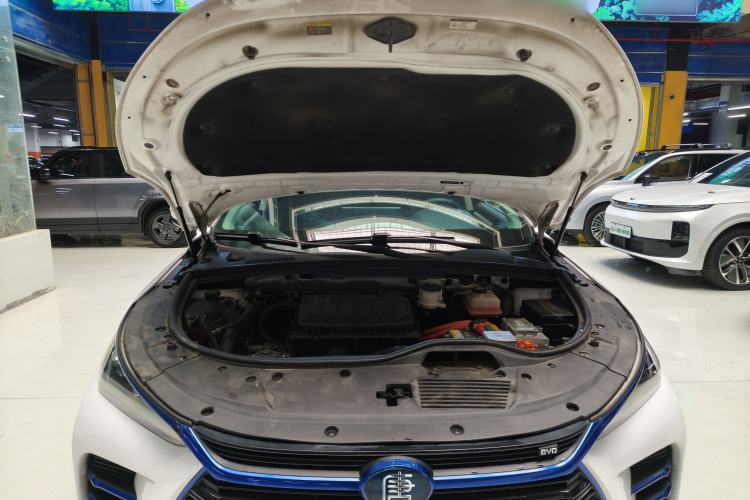 Used BYD Tang New Energy 2019 DM 2.0T All-Wheel Drive Smart Connectivity Enjoyment Model 7 Seats China VI Standard Engine Bay