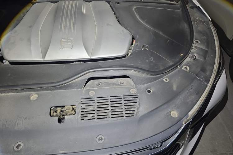 Used BYD Tang New Energy 2019 DM 2.0T All-Wheel Drive Connected Leading Model 7 Seats China VI Standard Engine Bay Left
